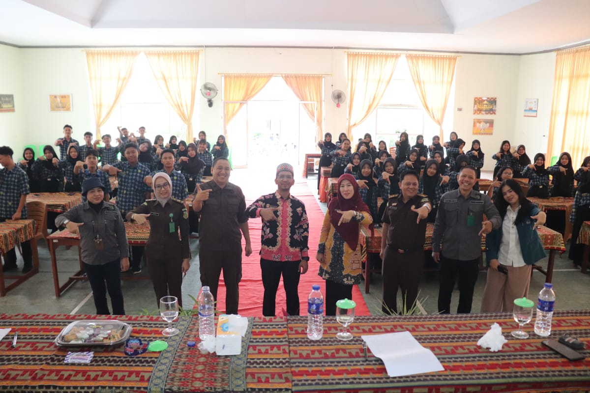 Kejati Lampung Bersama SMAN 7 Balam, Bangun Karakter Muda Berkualitas Menuju Indonesia Emas