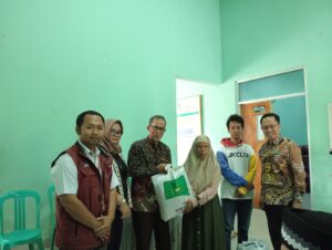Kemensos Salurkan Bantuan ATENSI Bagi Penyandang Disabilitas Binaan LKS  Berkah Harapan di Pesawaran