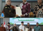 Kejari Pesawaran Kolaborasi BPN Serahkan Sertifikat Tanah Wakaf di Way Ratai