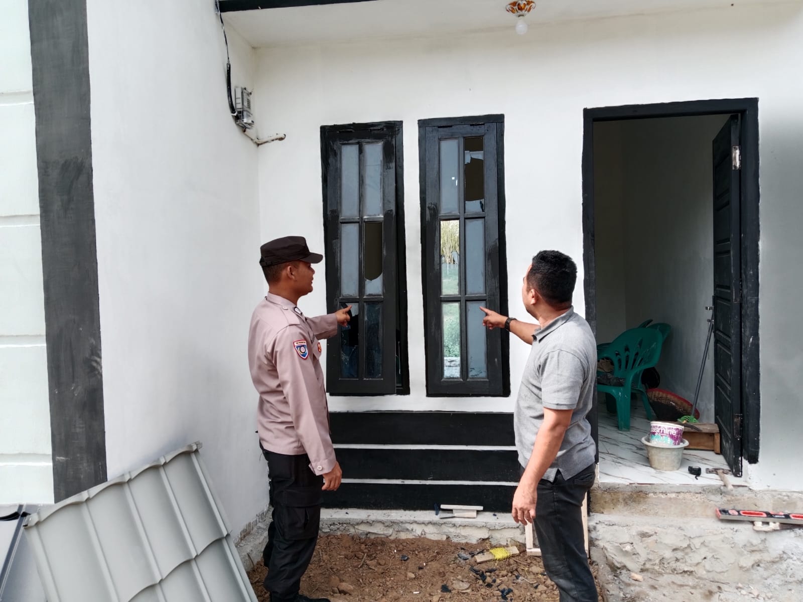 Rumah Ketua PWI Way Kanan Diserang OTK, Polisi Lakukan Olah TKP